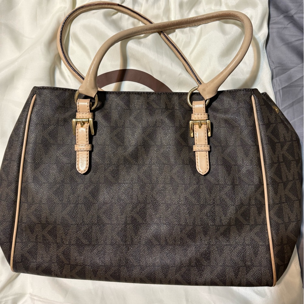 Michael Kors Tan Brown Shoulder Bag with Signature Style